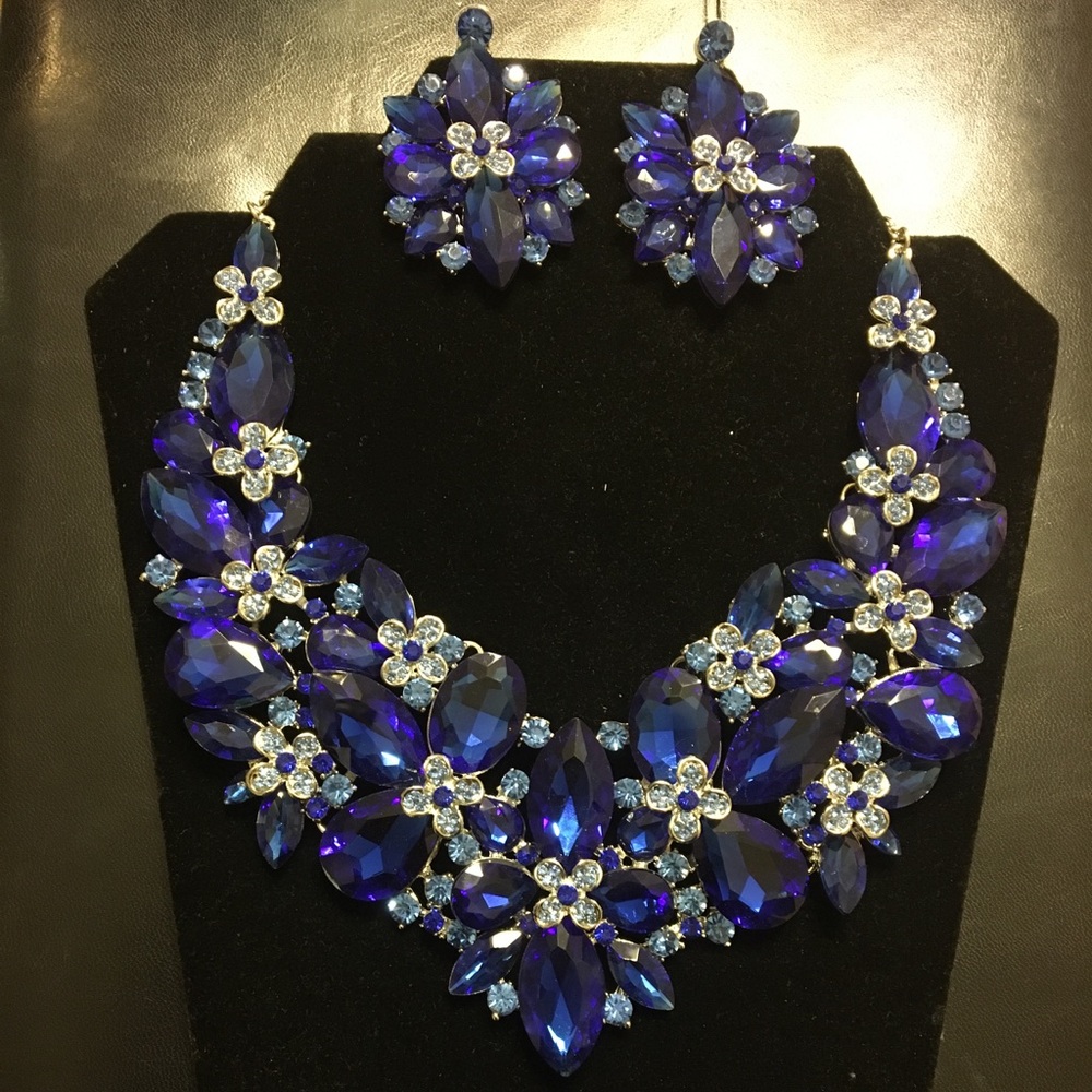 Beautiful Blue Marquise Necklace & Earring Set